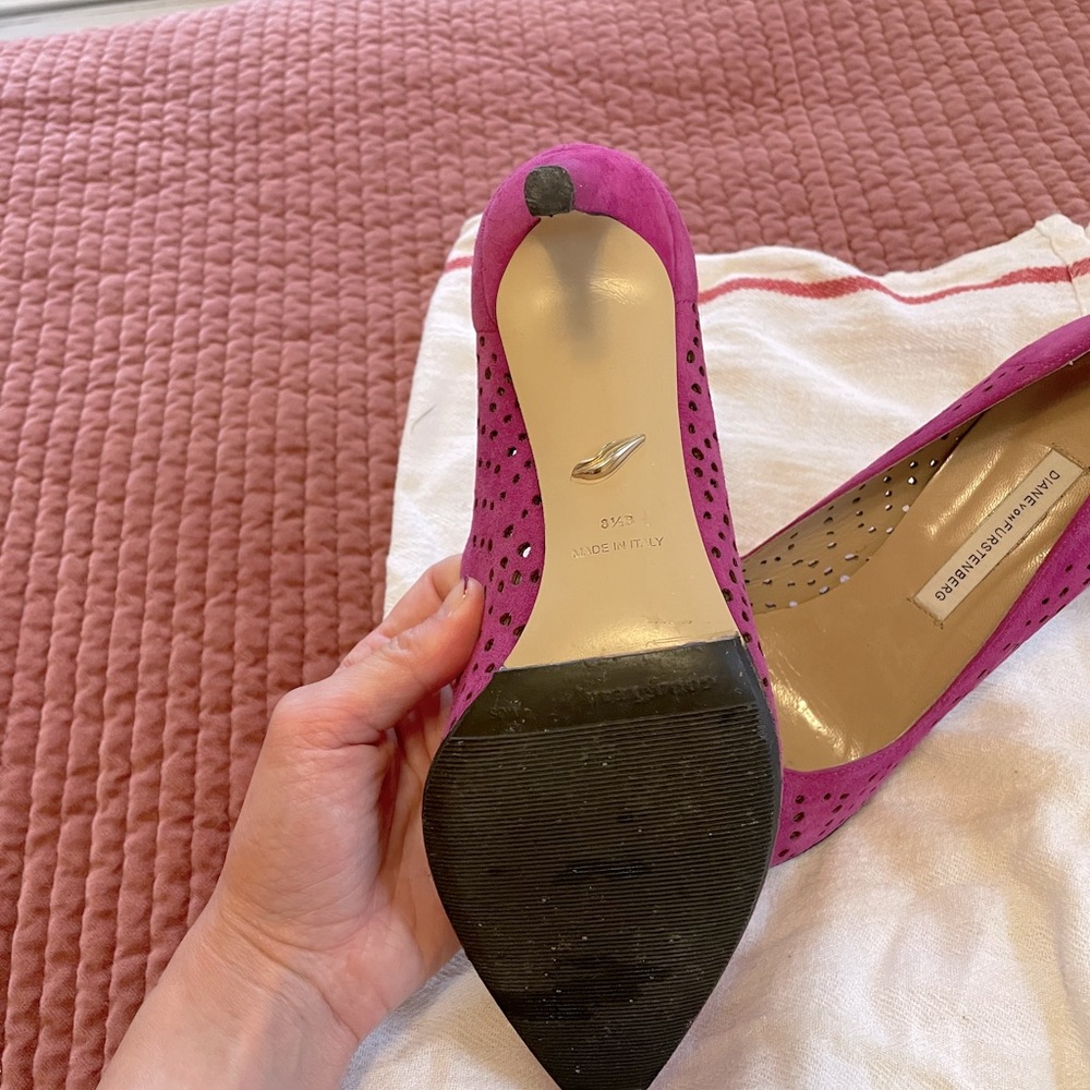 Diane con Furstenberg DVF fuscia pumps - Picture 2 of 7